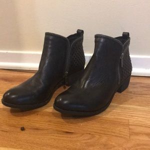 Lucky Brand Bartalino ankle boots size 7.5